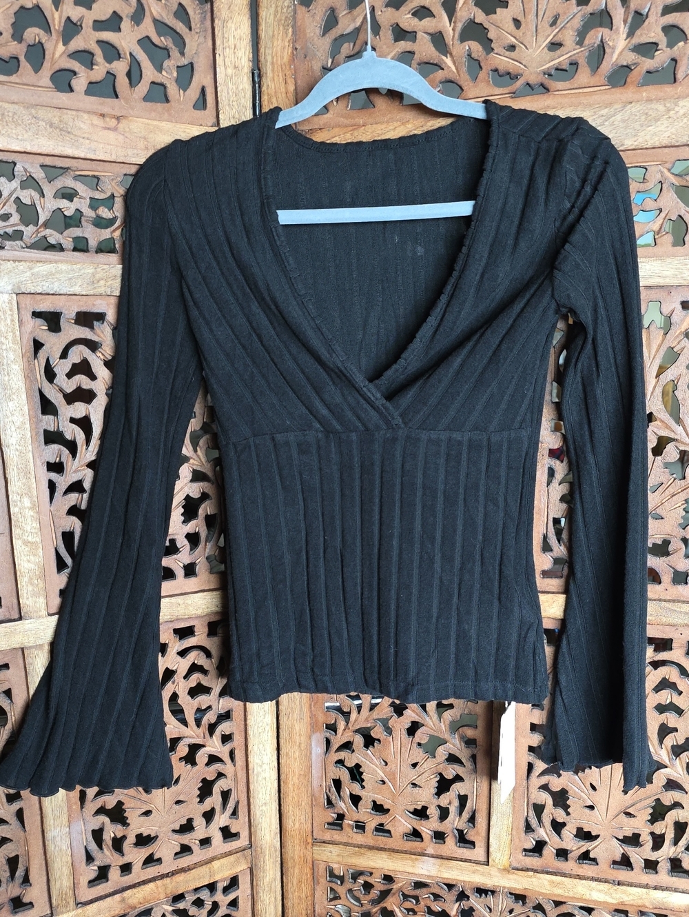 Commense Black Ribbed V-Neck Long Sleeve Top